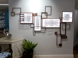 Expositor gafas con luz Ópticas Salinas