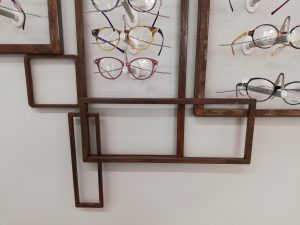 Expositor gafas con luz Ópticas Salinas