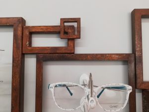 Expositor gafas con luz Ópticas Salinas