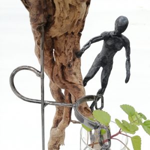 escultura de metal 40 vueltas al sol un regalo de cumpleaños