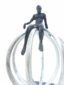 Escultura de resina Contemplando el mundo