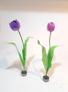 Tulipanes de metal