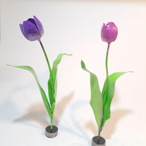 Tulipanes de metal