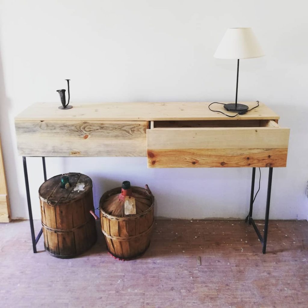 muebles de metal y madera