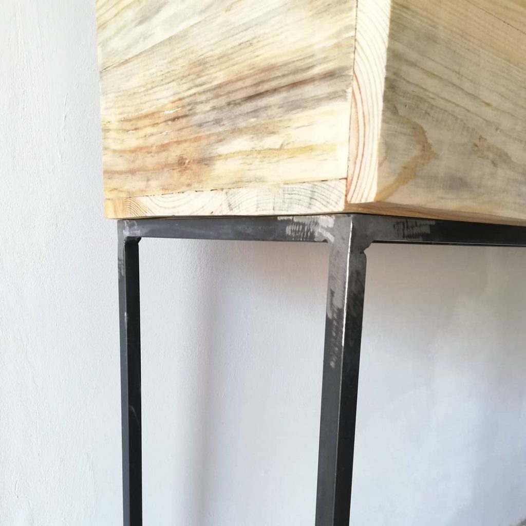 muebles de metal y madera